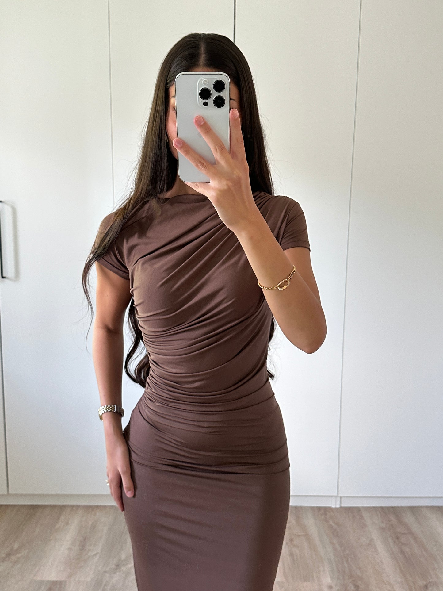 Drapiertes Kurzarmkleid - braun